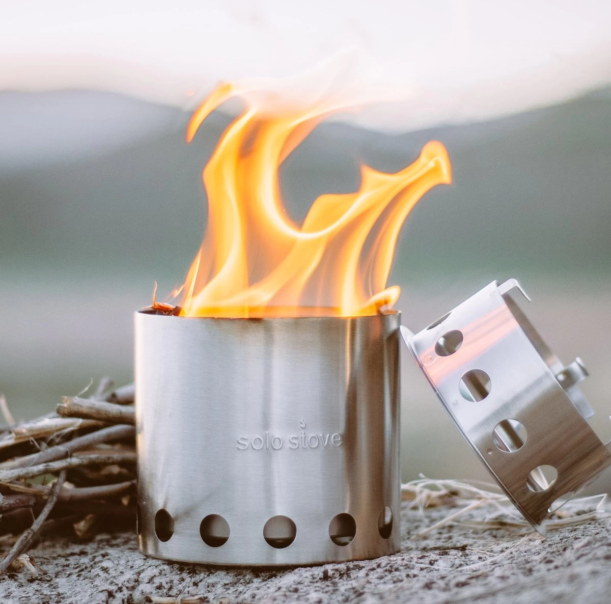 Solo Stove Lite Draagbare Kooktoestel. Geen Vloeibare Brandstof Nodig. Krachtige Efficiënte Houtverbranding En Weinig Rook. Voor 1-2 Personen, 304 Roestvrijstaal, Compact ⌀ 10,8 Cm, Hoogte 14,5 Cm, 255g. 20 Solo Stove Lite Draagbare Kooktoestel. Geen Vloeibare Brandstof Nodig. Krachtige Efficiënte Houtverbranding En Weinig Rook. Voor 1-2 Personen, 304 Roestvrijstaal, Compact ⌀ 10,8 Cm, Hoogte 14,5 Cm, 255g. - Afbeelding 20