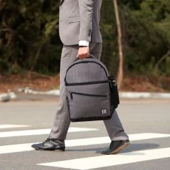 Brisby 4 Laags Geïsoleerde Koeltas Rugzak - 25 Liter - Met Handige Vakken Voor Bestek En Essentials - Waterafstotend Materiaal - Donkergrijs -Campingwinkel 1200x1200 1278