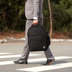 Brisby 4 Laags Geïsoleerde Koeltas Rugzak - 25 Liter - Met Handige Vakken Voor Bestek En Essentials - Waterafstotend Materiaal - Zwart -Campingwinkel 1200x1200 1387