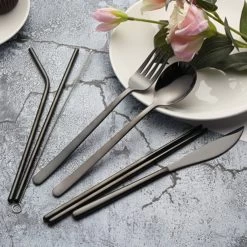House Of Husk Reisbestek - Reis Bestekset - Chopsticks - Metalen Rietjes Met Borstel - Lepel - Vaatwasserbestendig - RVS - 7 Delig - Zwart -Campingwinkel 1200x1200 1886