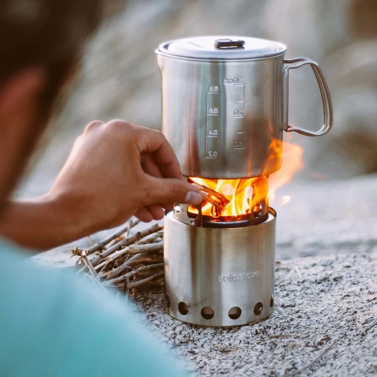 Solo Stove Lite Draagbare Kooktoestel. Geen Vloeibare Brandstof Nodig. Krachtige Efficiënte Houtverbranding En Weinig Rook. Voor 1-2 Personen, 304 Roestvrijstaal, Compact ⌀ 10,8 Cm, Hoogte 14,5 Cm, 255g. 2 Solo Stove Lite Draagbare Kooktoestel. Geen Vloeibare Brandstof Nodig. Krachtige Efficiënte Houtverbranding En Weinig Rook. Voor 1-2 Personen, 304 Roestvrijstaal, Compact ⌀ 10,8 Cm, Hoogte 14,5 Cm, 255g. - Afbeelding 2