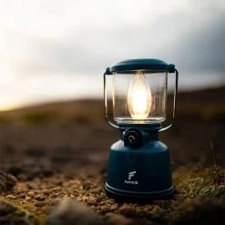 Favour L0818 Retro Camping Lamp Oplaadbaar LED, 320 Lumen, IP64 Waterdicht, Draagbare Kampeerlamp, Tentlamp, Acculamp, Traploos Dimbare Lamp Incl. Kaarslicht-modus, Blauw -Campingwinkel 1200x1200 2191