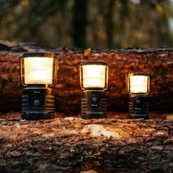 Favour L1061 Camping Lamp LED, 875 Lumen, IP64, Waterdicht, Draagbare Kampeerlamp, Tentlamp, Schokbestendig, 4 Verschillende Lichtmodi Incl Kaarslicht-modus, Afneembaar Deksel, Handig & Compact Formaat -Campingwinkel 1200x1200 2228