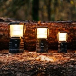 Favour L0434 Camping Lamp LED, 1105 Lumen, IP64, Waterdicht, Draagbare Kampeerlamp, Tentlamp, Schokbestendig, 4 Verschillende Lichtmodi Inclusief Kaarslicht-modus, Afneembaar Deksel & Compact Formaat -Campingwinkel 1200x1200 2258