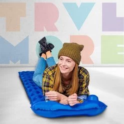 TRVLMORE Slaapmat - Zelfopblazend - 1 Persoons - Ingebouwde Pomp En Kussen - Blauw -Campingwinkel 1200x1200 414