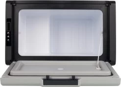 Campart Koelbox XXL CB-8695 – Koelen En Vriezen – LED Display Met Digitale Temperatuurweergave - Coolbox 230V En 12V - 35 Liter - Zwart 9 Campart Koelbox XXL CB-8695 – Koelen En Vriezen – LED Display Met Digitale Temperatuurweergave - Coolbox 230V En 12V - 35 Liter - Zwart -Campingwinkel 1200x866 7