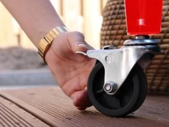 AXI Retro Cooler Rood - Koeler Met Wielen - 76L Inhoud - Koelbox Met Aftapkraan -Campingwinkel 1200x900 33