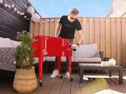 AXI Retro Cooler Rood - Koeler Met Wielen - 76L Inhoud - Koelbox Met Aftapkraan -Campingwinkel 1200x900 40