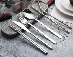 House Of Husk Reisbestek - Reis Bestekset - Chopsticks - Metalen Rietjes Met Borstel - Lepel - Vaatwasserbestendig - RVS - 7 Delig - Zilver -Campingwinkel 1200x940 7